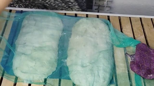 Чоң адамдар үчүн үйгө кийилүүчү тапочкаларды жүндөн жасаганды үйрөнөбүз.