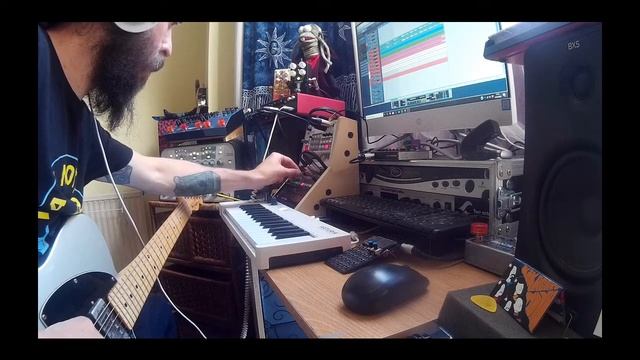 Live Looping Sketch N.6 - Guitar two Volcas and a Korg NTS-1 смотреть онлайн