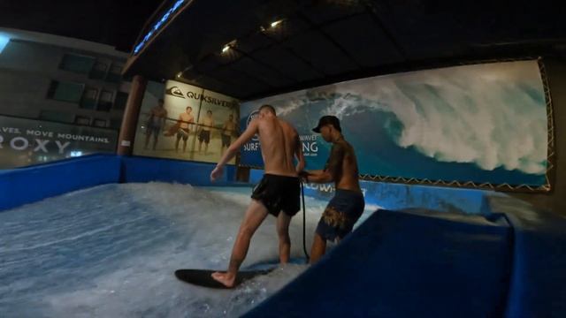 СЁРФИНГ В БАРЕ. Surf House Patong. Таиланд 2023. Влог 8 смотреть онлайн