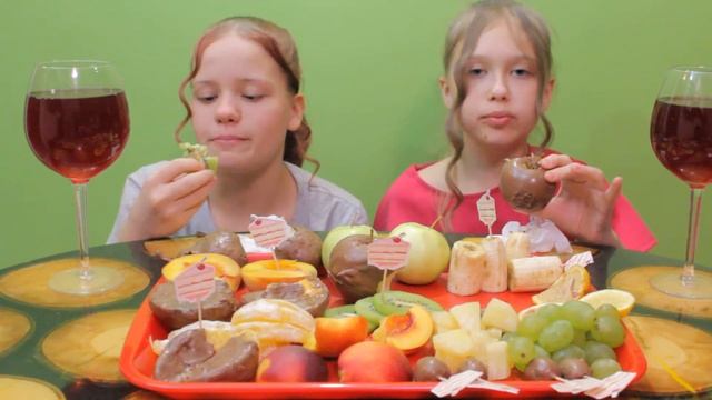 ???Mukbang!??? Фрукты в шоколаде! Fruit in chocolate!???ASMR Eating! Eating sounds! Eating show! смотреть онлайн