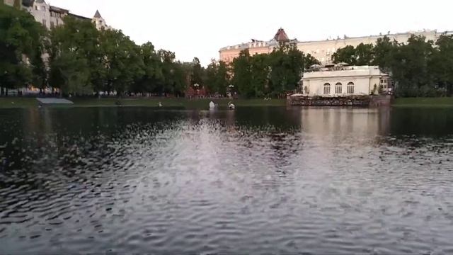 THE PATRIKI _ ПАТРИКИ ° Главный Русский Пруд в Живописном месте столицы смотреть онлайн