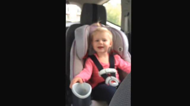 My future pop star! Perfect start to the morning. смотреть онлайн