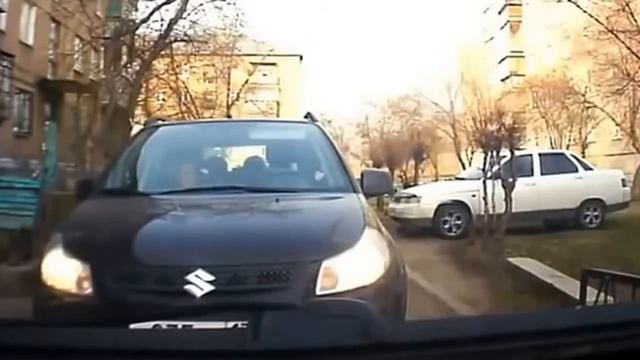 обезьяны с гранатой прикол))) смотреть онлайн