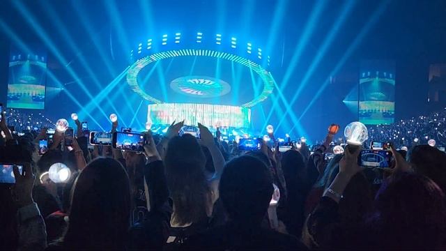 Intro and Maniac - STRAY KIDS (2/26/2023) - Fort Worth, Texas. MANIAC WORLD TOUR смотреть онлайн