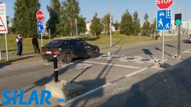 Противотаранные болларды в Гимназии Сколково