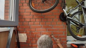 Крепление на стену велосипеда лайфхак(1)