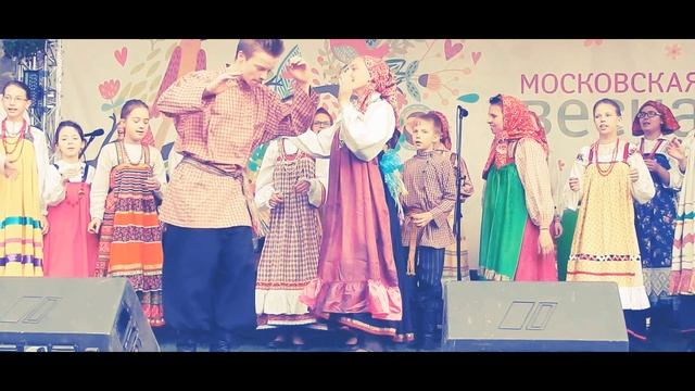 Возле тихого Дуная добрый моллодец гуляет... Песня донских казаков "Близко к Дону" смотреть онлайн