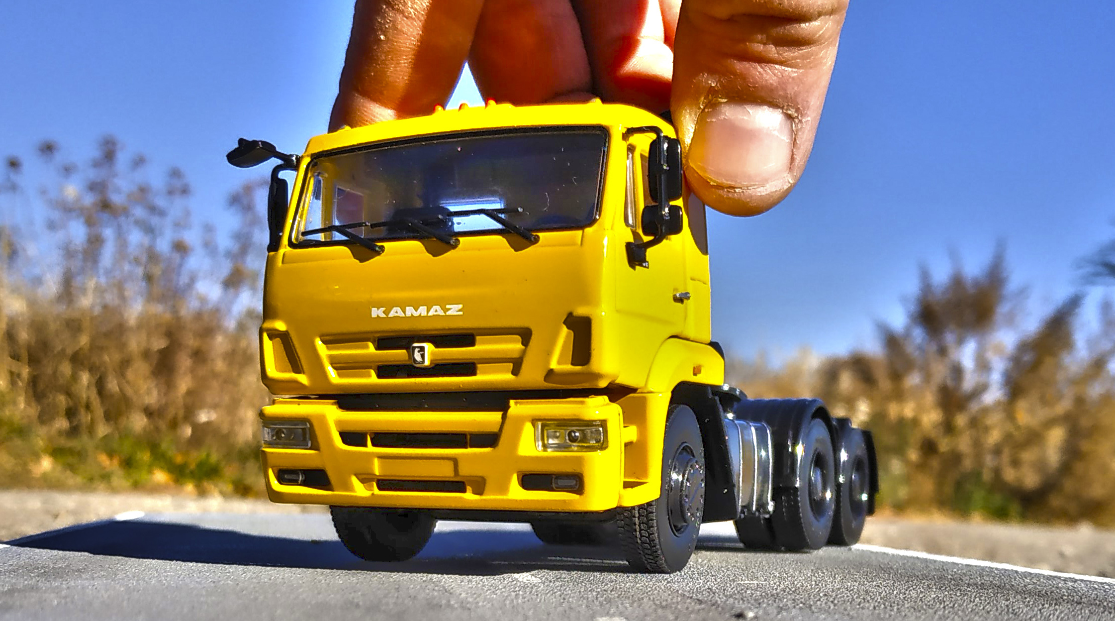 Моделька грузовика КАМАЗ 6460 ДАЛЬНОБОЙЩИК 1/43