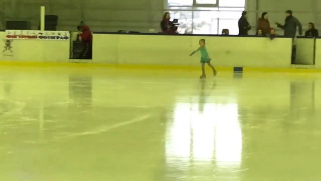 ВЛОГ первое выступление Миланы, фигурное катание новичок, 4 года. смотреть онлайн