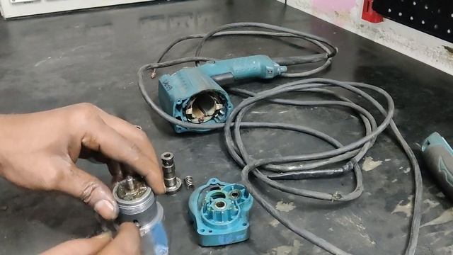 FS2700 Screwdriver Dismantling The Tool | Makita Power Tool Disassembling