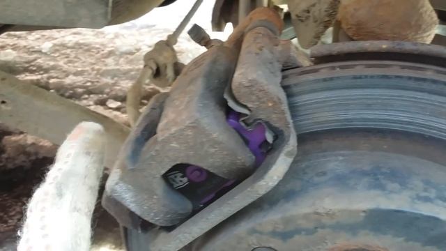 Замена задних тормозных колодок Suzuki Grand Vitara 2011г