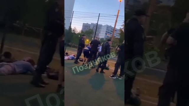 1[ Альбом ]
?? В Москве нелегалы опять выгнали детишек с футбольного поля, но не тут-то было - при смотреть онлайн