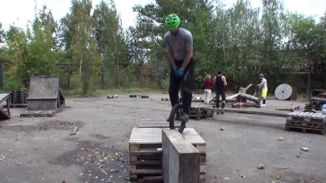 Unitrial Ярославль (прыжки на одноколёсных велосипедах) тренировка смотреть онлайн
