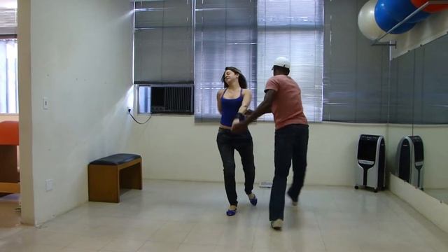 Kelly e Demetrius - estreando o piso do Studio de Pilates KOM Dança - ZOUK смотреть онлайн