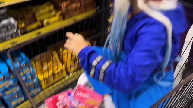 PASSAMOS A NOITE EM UM SUPERMERCADO SEM NINGUÉM PERCEBER !! DEU MUITO RUIM!! смотреть онлайн