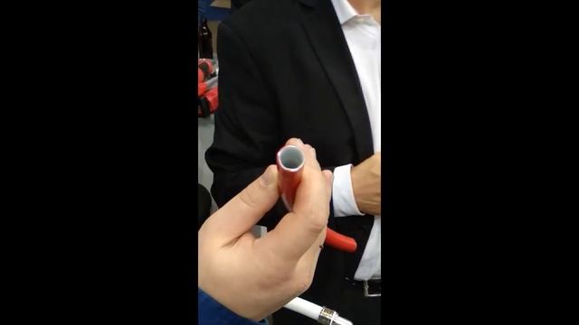Пресс-соединение труб PERT и PEX, металлопласт под надвижную гильзу. смотреть онлайн