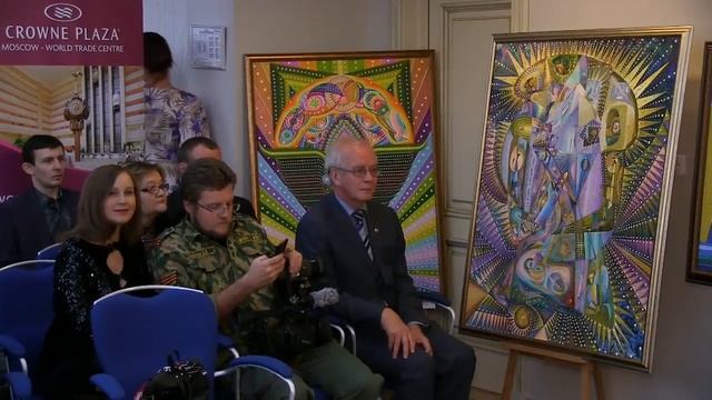 Показ мод на художественной выставке "Тайны востока и Запада" смотреть онлайн