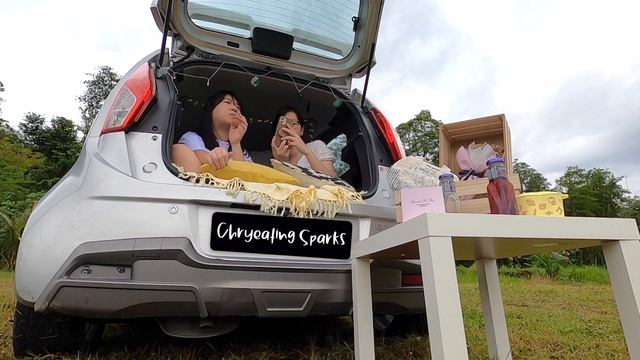 Car Picnic by the River смотреть онлайн