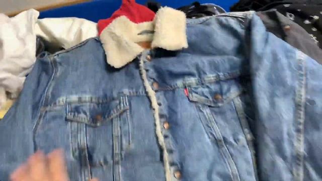 BIG E LEVI’S JACKET FOUND AT THE BINS! | GOODWILL BINS VLOG смотреть онлайн
