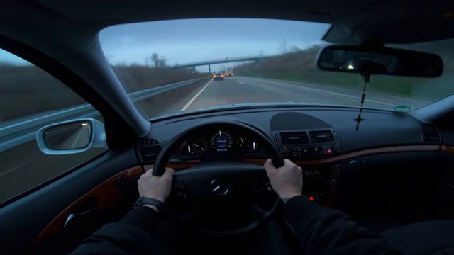 MERCEDES W211 E200 CDI 2007 POV DRIVE (GERMAN AUTOBAHN TOP SPEED)