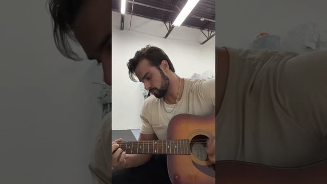 Sunday Night Strumming 🎸 Practicing 🤙🏼 смотреть онлайн