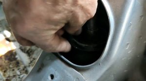 ЗАМЕНА ПРУЖИНЫ ЗАДНЕЙ СТОЙКИ ТОЙОТА АВЕНСИС УНИВЕРСАЛ