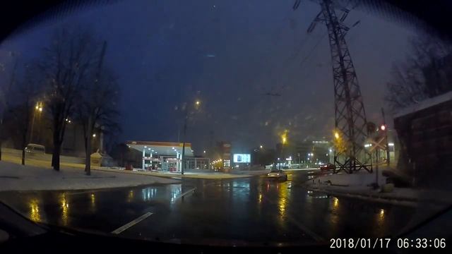 Железнодорожный переезд: автоСидоры игнорируют красный сигнал светофора