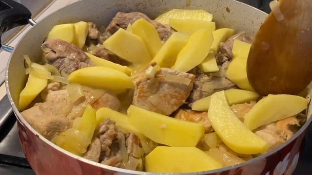 Вкусное блюдо из индейки с картофелем