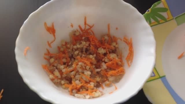 Чем кормить попугаев в период кладки яиц. Отчет за 2 недели. Разведение корелл 3-й сезон смотреть онлайн