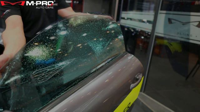 Installing M Pro Window Film on a Mercedes Benz SLK 200 смотреть онлайн