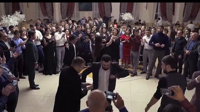 Зажигательная лезгинка жениха и его друзей смотреть онлайн