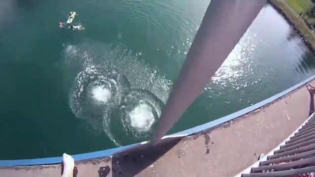 Девушки прыгают в воду смотреть онлайн