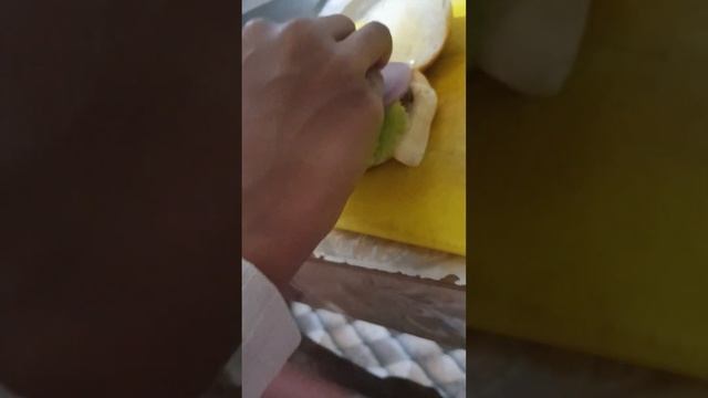 Easy way to make burger at home?/I made it for iftar/#like,share & subscribe #homemade смотреть онлайн