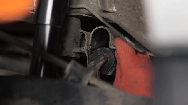 Vodič: Kako zamenjati gumica zadnjega stabilizatorja na OPEL VECTRA C смотреть онлайн