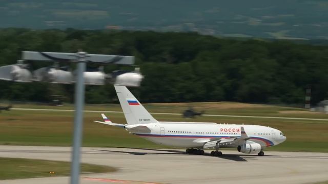 The Best Airport Job - A Day at Geneva Airport + Flight to Mont Blanc смотреть онлайн