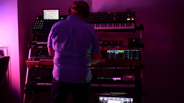 QLE - Day One (Kebu cover) Live - Moog One, Voyager, Matriarch, Minitaur, Roland Fantom 8, OB-6 смотреть онлайн