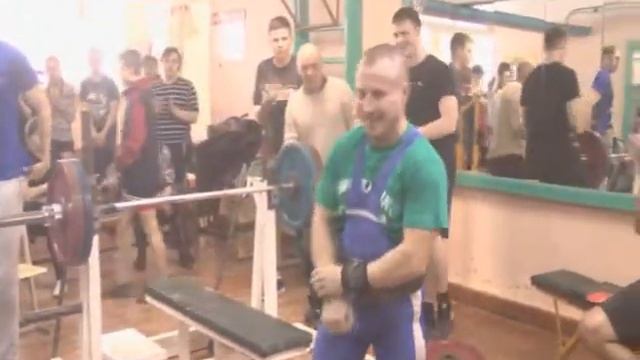 Первенство Кушвы по жиму штанги лежа смотреть онлайн