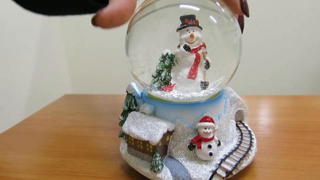 Шар новогодний со снегом, музыкальный смотреть онлайн