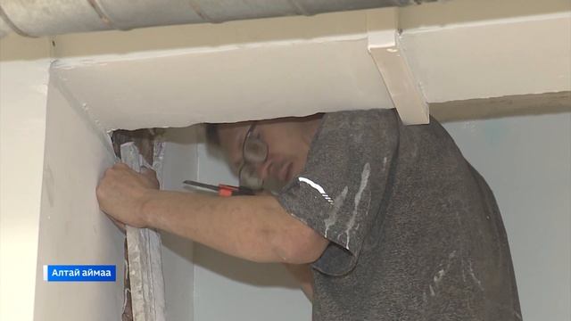 В Алтайском районе идут ремонтные работы школьных спортзалов смотреть онлайн