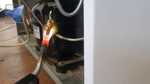 Ремонт холодильника Индезит - замена компрессора