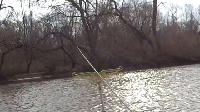 Рыбалка на пикер, ловля карася и плотвы в Молодой Гвардии. смотреть онлайн