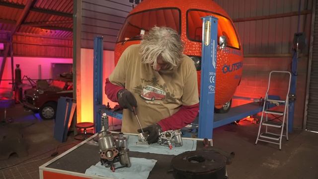 Flat Spot Fix for the Platinum Pageant - Edd China's Workshop Diaries 53 смотреть онлайн