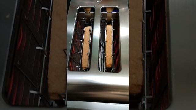 Старый тостер уже плохо работал, купили новый тостер.🔥🔥🔥 смотреть онлайн