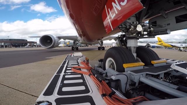 Ramp Life: Norwegian B787-9 TBL pushback HD смотреть онлайн