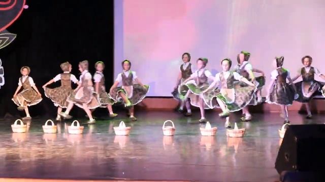 Чешский танец "Волшебные башмачки" АНТ "АЛАТЫРЬ г. Ханты-Мансийск 2015 смотреть онлайн