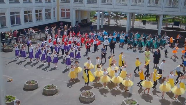 Выпускной флешмоб четвероклассников смотреть онлайн