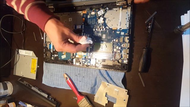 HP laptop 15 bw0xx/Dissolution/Assembling/Clean it from dust/Change the thermo paste смотреть онлайн