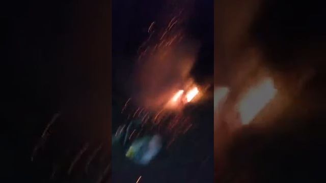 Почему не стоит бросать балончик от комаров костёр смотреть онлайн