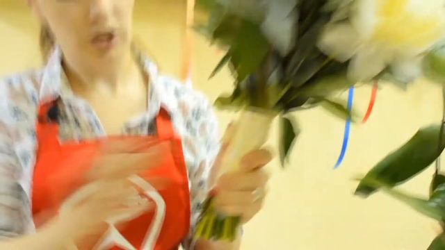 Цветочная База №1 - Обучающее видео, пример сборки букета невесты. смотреть онлайн