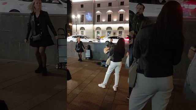 Уличный музыкант Иван выступает на Невском проспекте в Санкт-Петербурге, Дыхание!!! смотреть онлайн